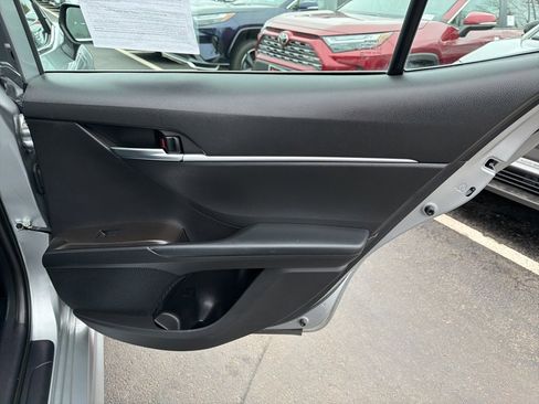 Used 2023 Toyota Camry SE image 12