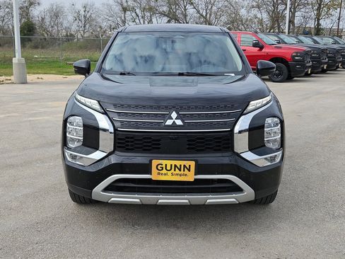 Used 2024 Mitsubishi Outlander SE image 8