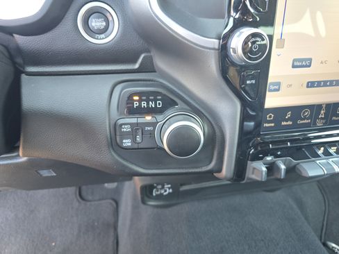 Used 2024 RAM 2500 Big Horn w/ Sport Appearance Package image 30