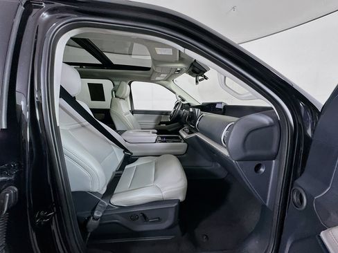 Used 2025 Ford Expedition Max Active AWD/4WD image 35