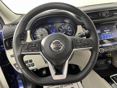 Used 2022 Nissan Rogue Sport SV FWD image 17