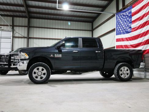 Used 2016 RAM 2500 SLT w/ Luxury Group AWD/4WD image 5