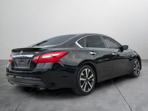 Used 2016 Nissan Altima 2.5 SR w/ LED Appearance Package FWD image 4