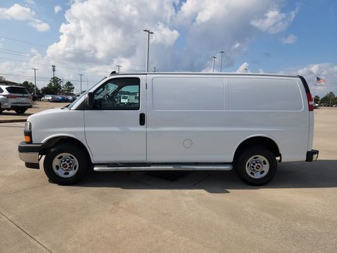 Used 2024 GMC Savana 2500 Work Van w/ Driver Convenience Package image 8