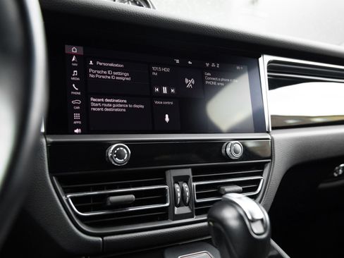Certified 2024 Porsche Macan AWD/4WD image 25