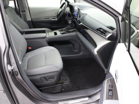 Used 2024 Toyota Sienna Limited FWD image 42