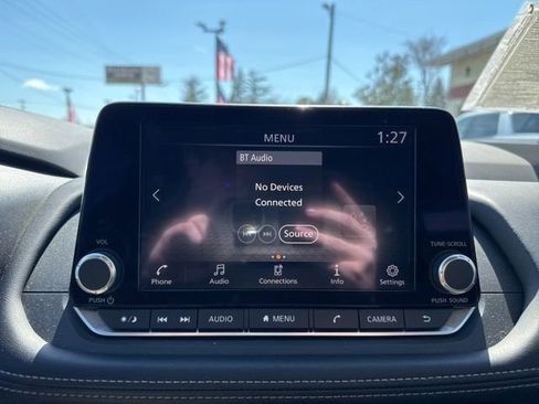 Used 2024 Nissan Rogue S image 25