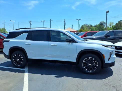 New 2026 Chevrolet Traverse LT w/ Sun and Wheel Package image 2