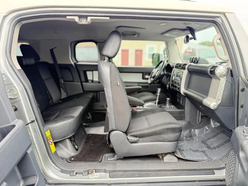 Used 2011 Toyota FJ Cruiser 4WD w/ Upgrade Pkg image 23
