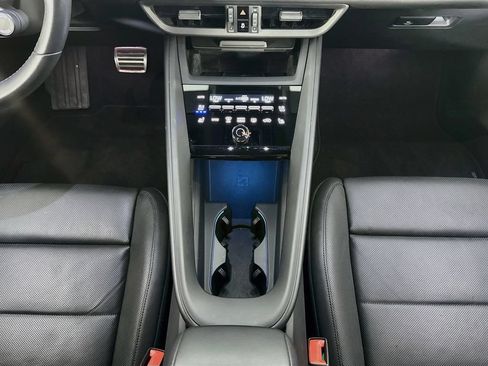 Certified 2025 Porsche Macan 4S Electric AWD/4WD image 16