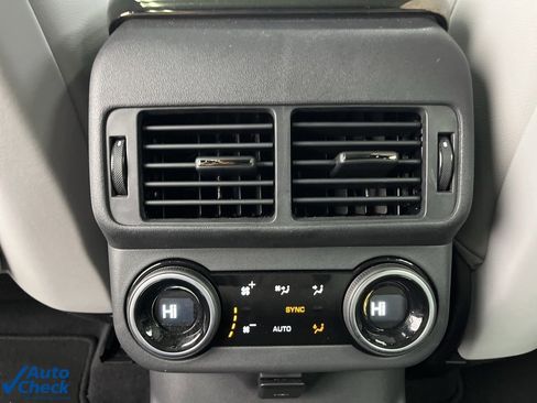 Used 2024 Land Rover Range Rover Velar Dynamic SE image 25