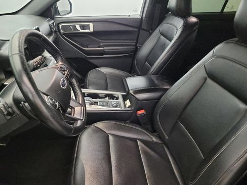 Used 2020 Ford Explorer XLT w/ Equipment Group 202A AWD/4WD image 17