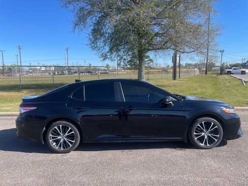 Used 2020 Toyota Camry SE image 8