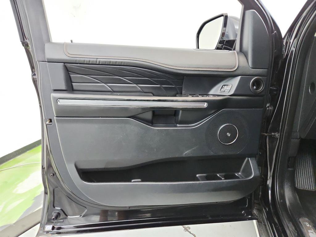 Used 2019 Ford Expedition Platinum AWD/4WD image 24