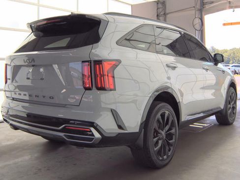 Used 2022 Kia Sorento SX AWD/4WD image 3
