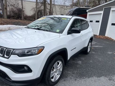 Used 2022 Jeep Compass Latitude image 2