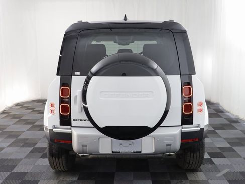 Used 2025 Land Rover Defender 110 S image 17