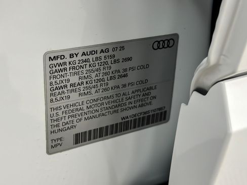 Used 2025 Audi Q3 2.0T Premium w/ Convenience Package AWD/4WD image 27