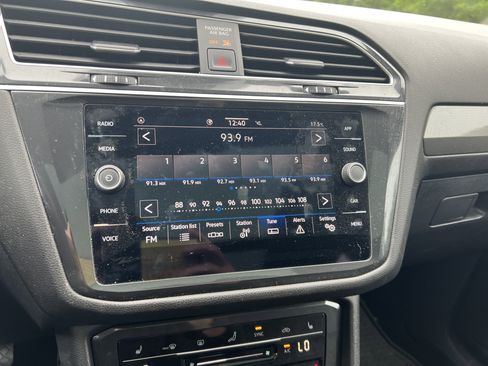 Certified 2023 Volkswagen Tiguan SE FWD image 21