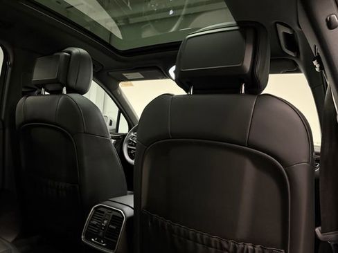 Certified 2023 Porsche Macan S image 25