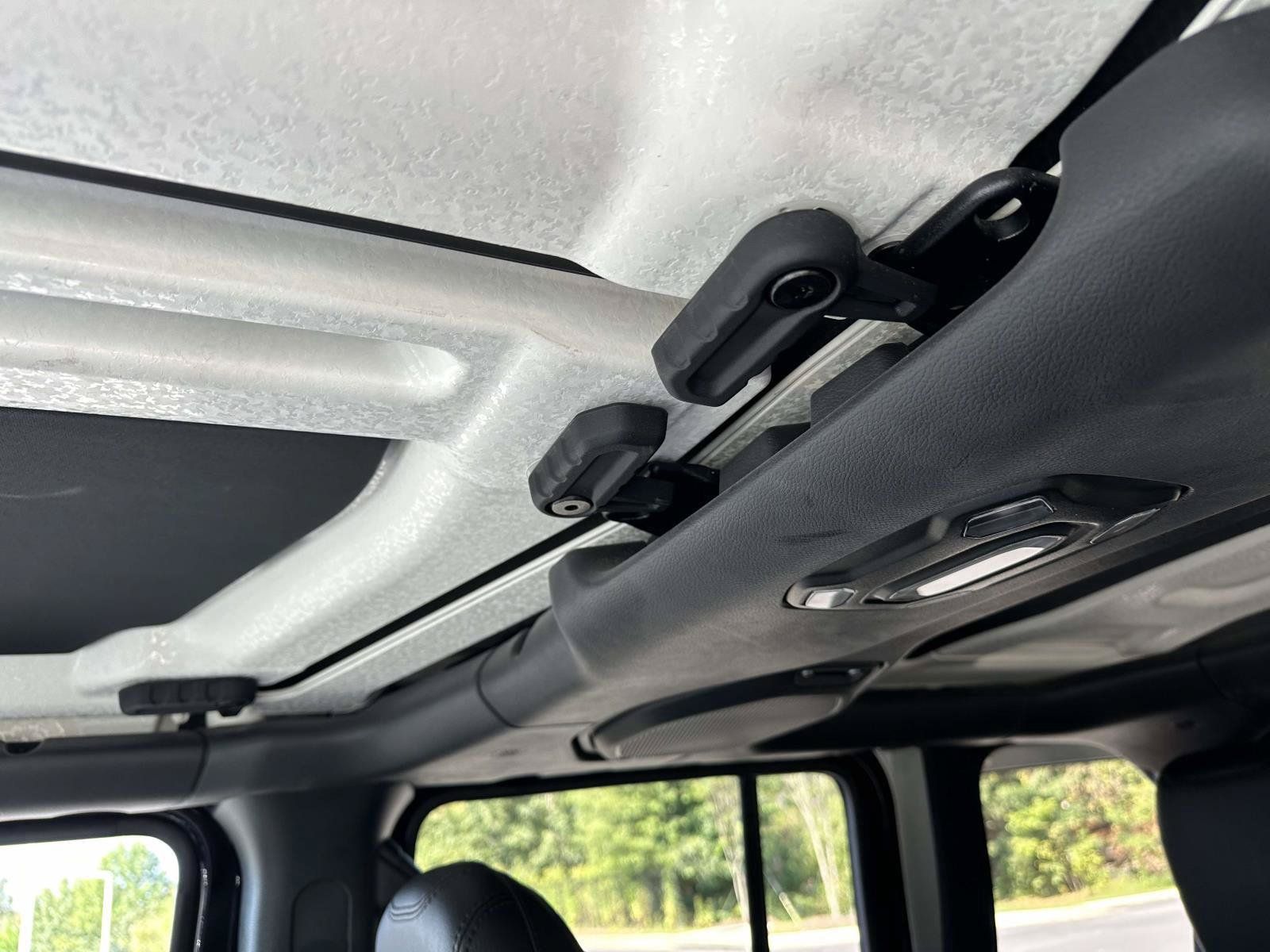 Used 2020 Jeep Wrangler Unlimited Sahara AWD/4WD image 18