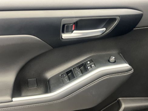 Used 2025 Toyota Highlander XSE image 13