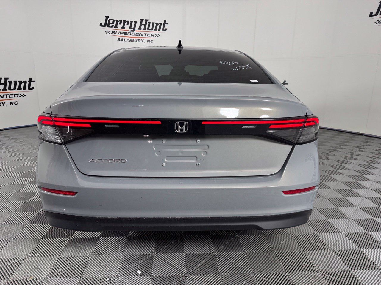 Used 2025 Honda Accord SE image 8