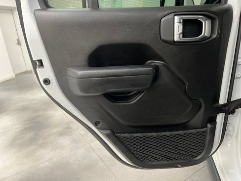 Used 2024 Jeep Wrangler Unlimited Rubicon AWD/4WD image 19