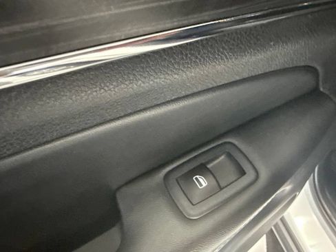 Used 2022 Jeep Grand Cherokee Limited AWD/4WD image 16