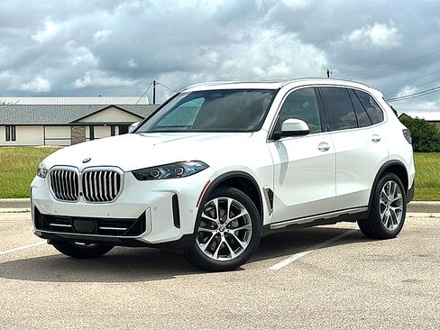 New 2026 BMW X5 sDrive40i w/ Premium Package RWD image 2