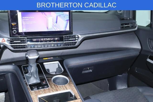 Used 2025 Toyota Sienna Platinum AWD/4WD image 25