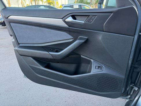 Used 2025 Volkswagen Jetta SE image 20