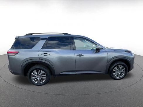 Used 2025 Nissan Pathfinder SV image 16