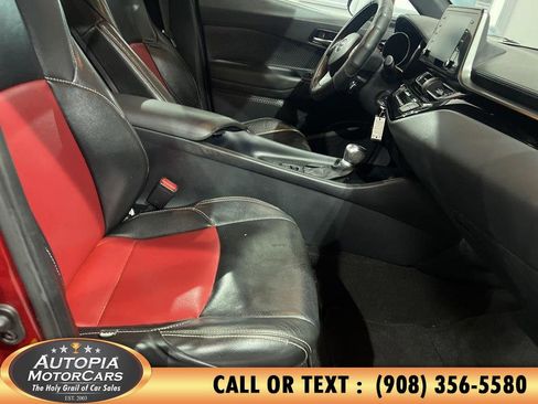 Used 2019 Toyota C-HR LE FWD image 11