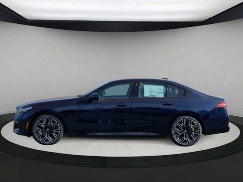 Used 2026 BMW 530i xDrive w/ M Sport Package AWD/4WD image 5