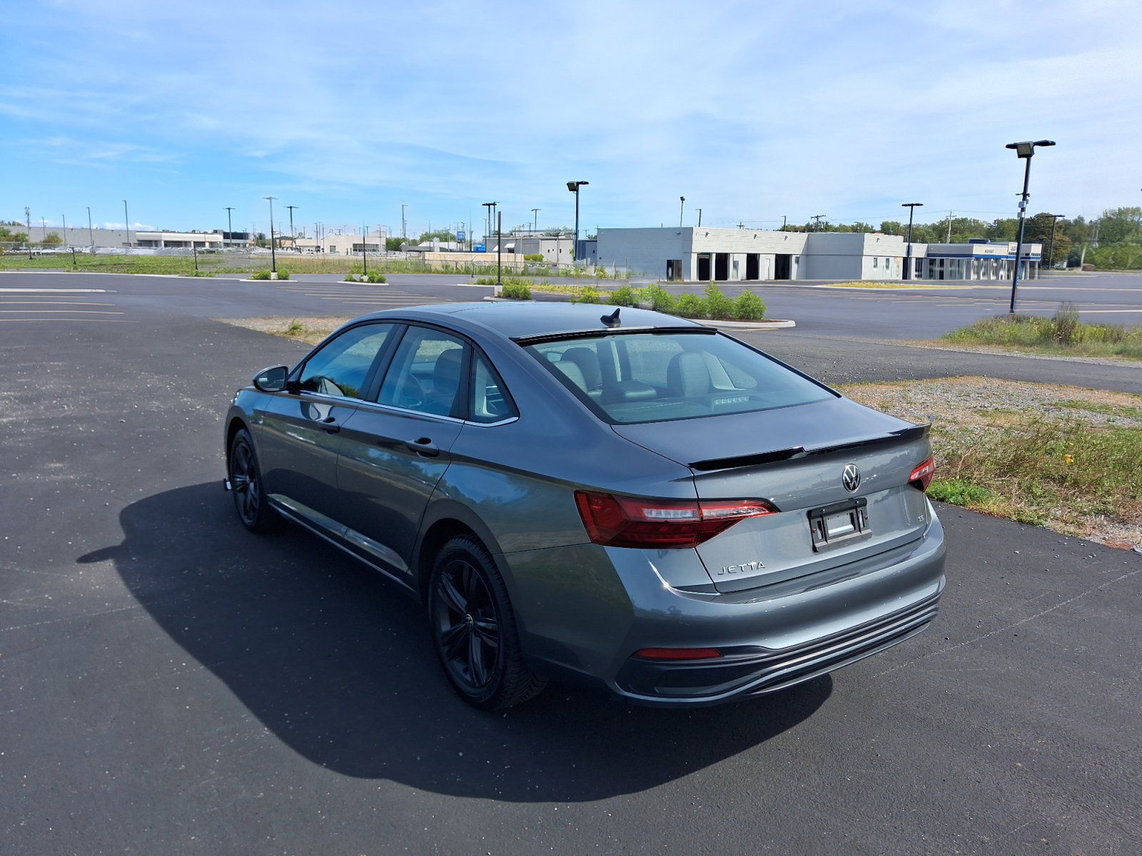Used 2022 Volkswagen Jetta SE FWD image 3