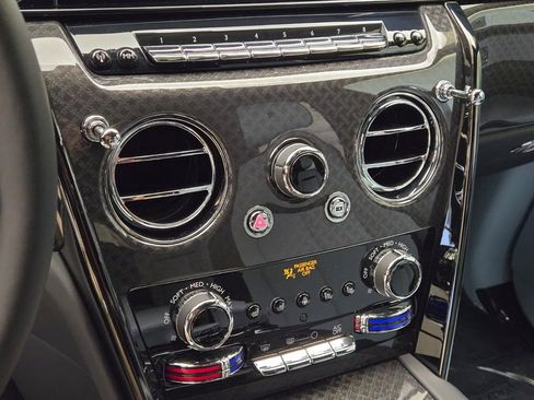 Certified 2025 Rolls-Royce Cullinan Black Badge image 40