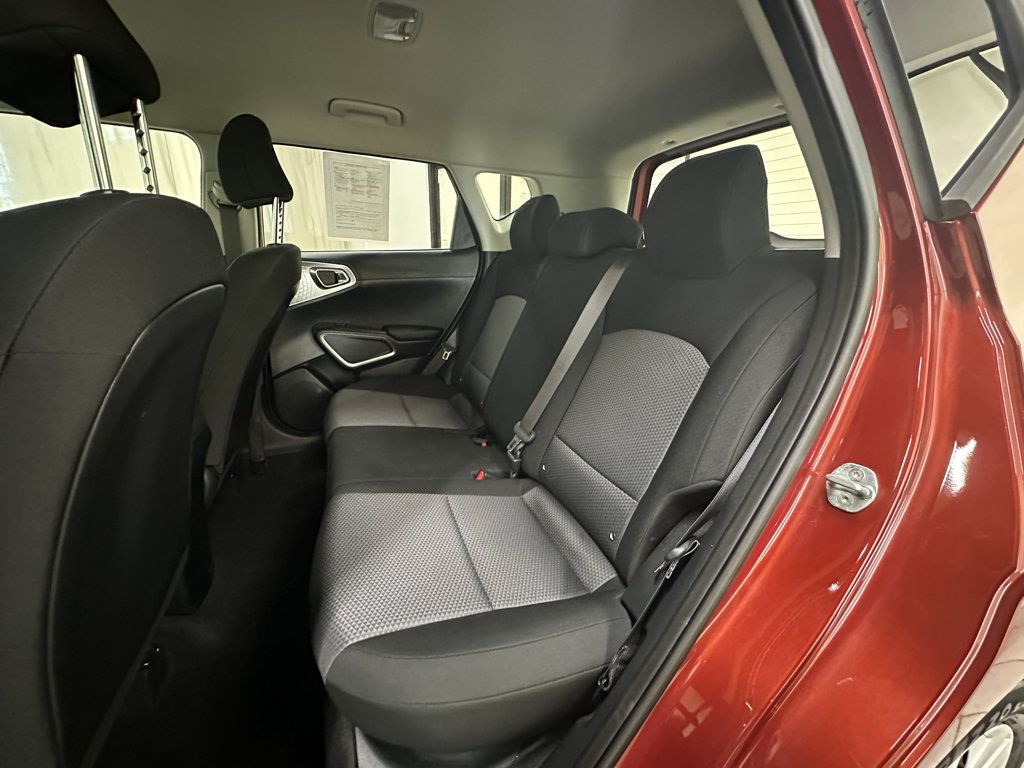 Used 2022 Kia Soul LX FWD image 19