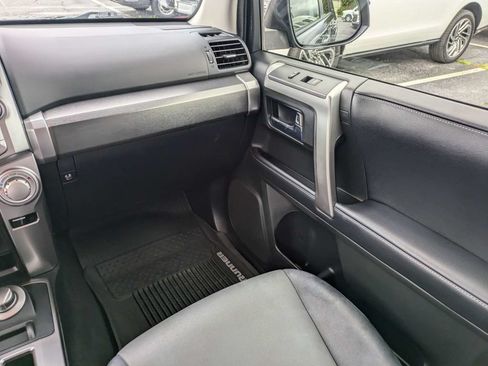 Used 2018 Toyota 4Runner SR5 Premium AWD/4WD image 17