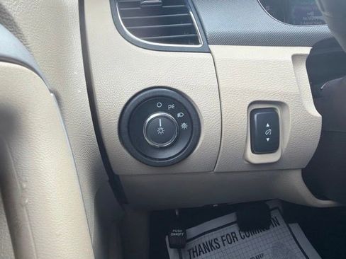 Used 2018 Ford Taurus SE FWD image 21
