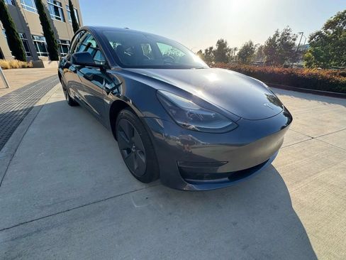 Used 2022 Tesla Model 3 Long Range AWD/4WD image 4