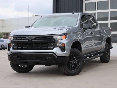 Used 2026 Chevrolet Silverado 1500 Custom Trail Boss w/ Dark Appearance Package AWD/4WD image 3