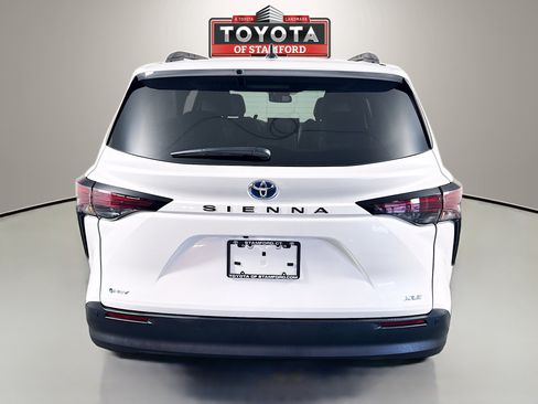 Used 2025 Toyota Sienna XLE w/ XLE Plus Package FWD image 6