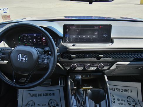 Used 2025 Honda Accord Sport image 38