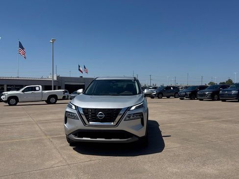 Used 2023 Nissan Rogue SV FWD image 6