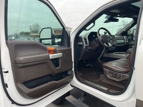 Used 2017 Ford F250 King Ranch w/ King Ranch Ultimate Package image 5