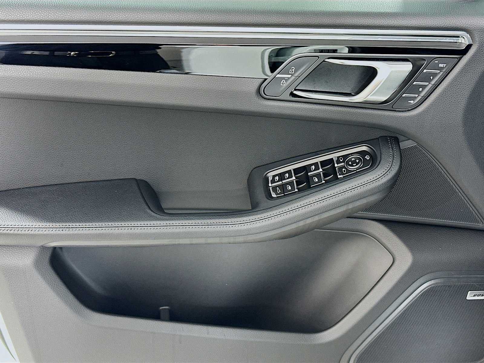 Used 2026 Porsche Macan AWD/4WD image 11