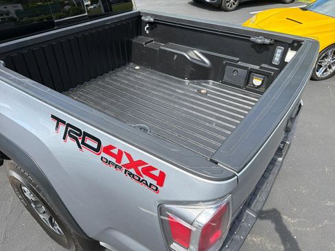Used 2020 Toyota Tacoma TRD Off-Road w/ Technology Package AWD/4WD image 12