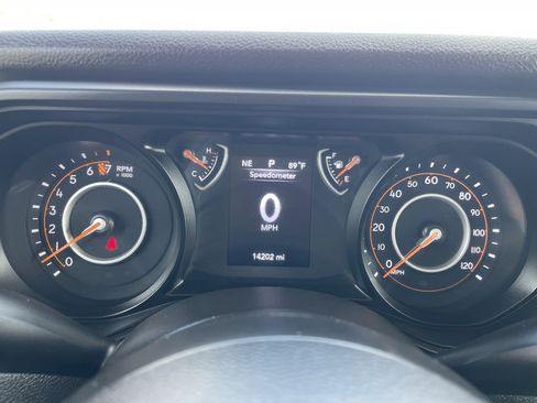 Used 2025 Jeep Gladiator Sport image 10