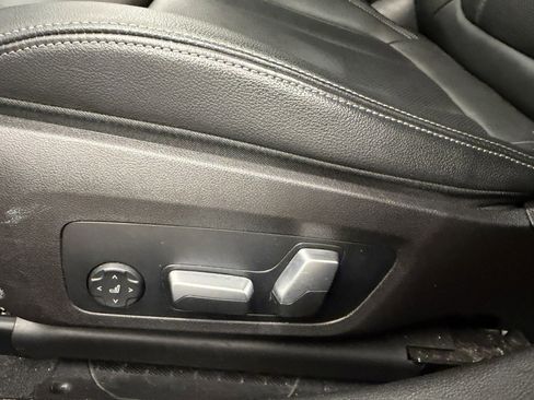 Used 2023 BMW 330i xDrive Sedan w/ M Sport Package image 39